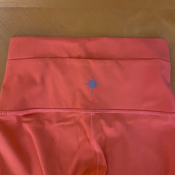 RARE Lululemon Wanderlust Leggings, 7/8 Length, Size 6 - Picture 1 of 3
